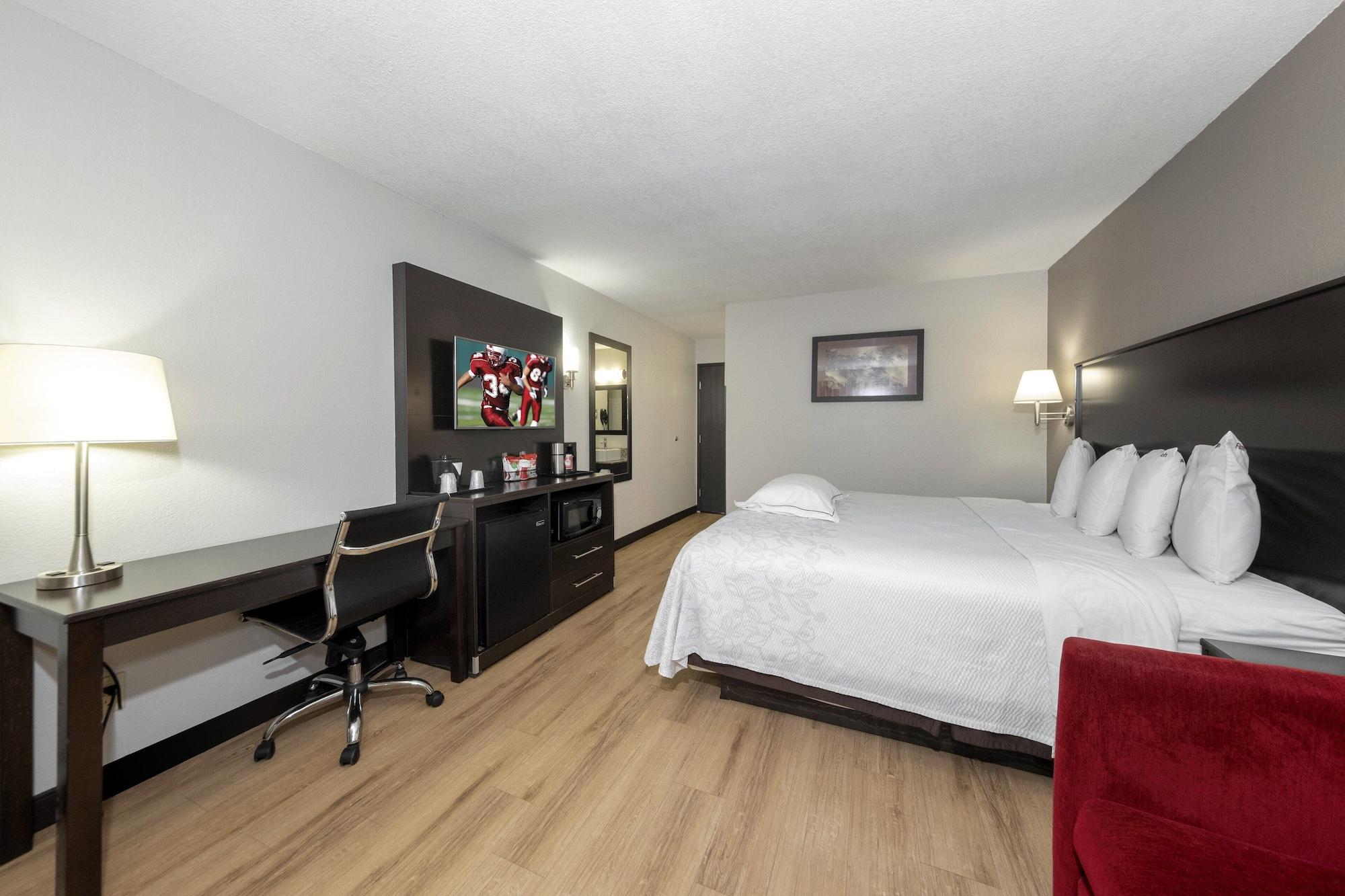 Red Roof Inn Plus+ Huntsville Exterior photo
