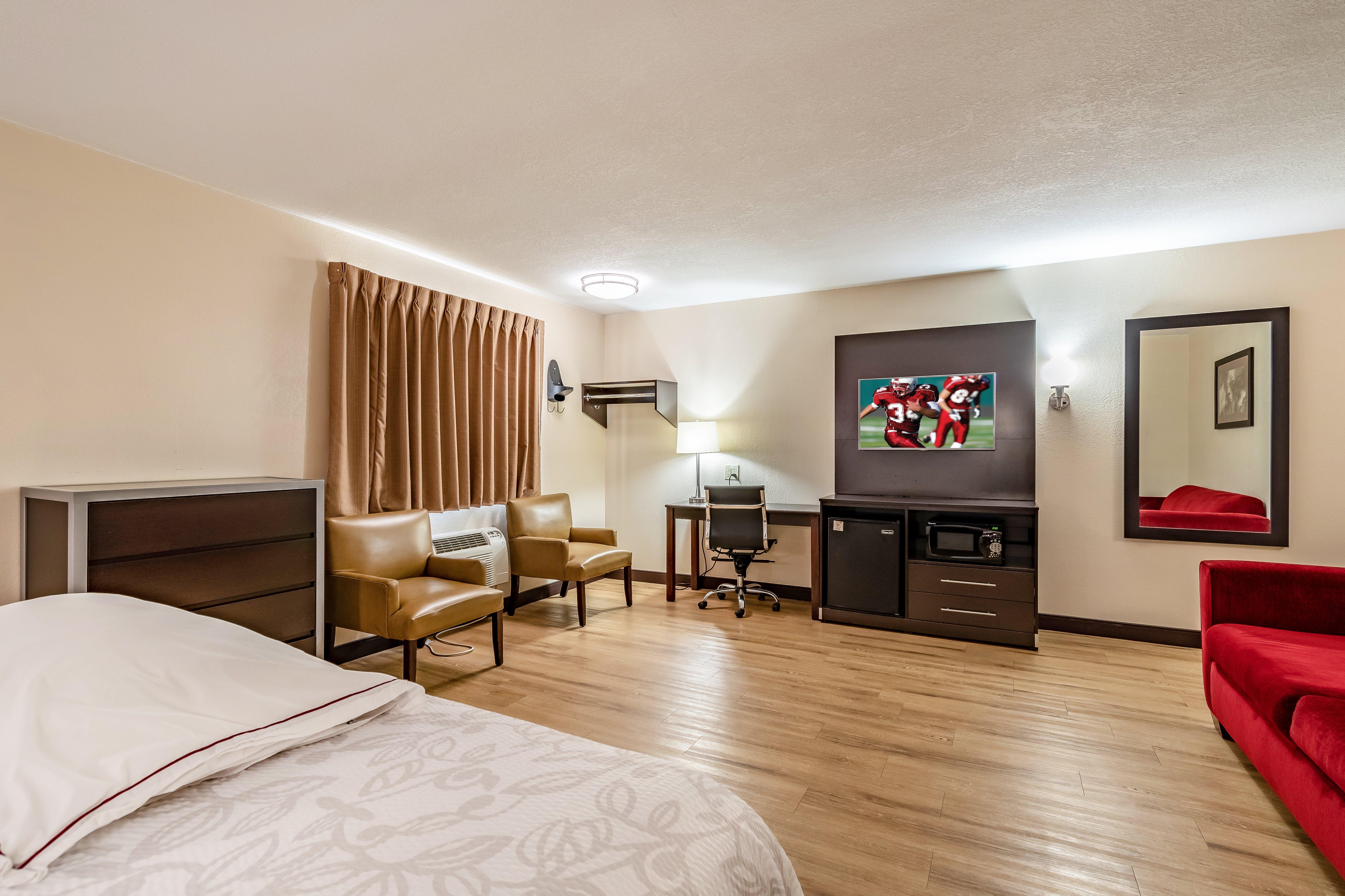 Red Roof Inn Plus+ Huntsville Exterior photo