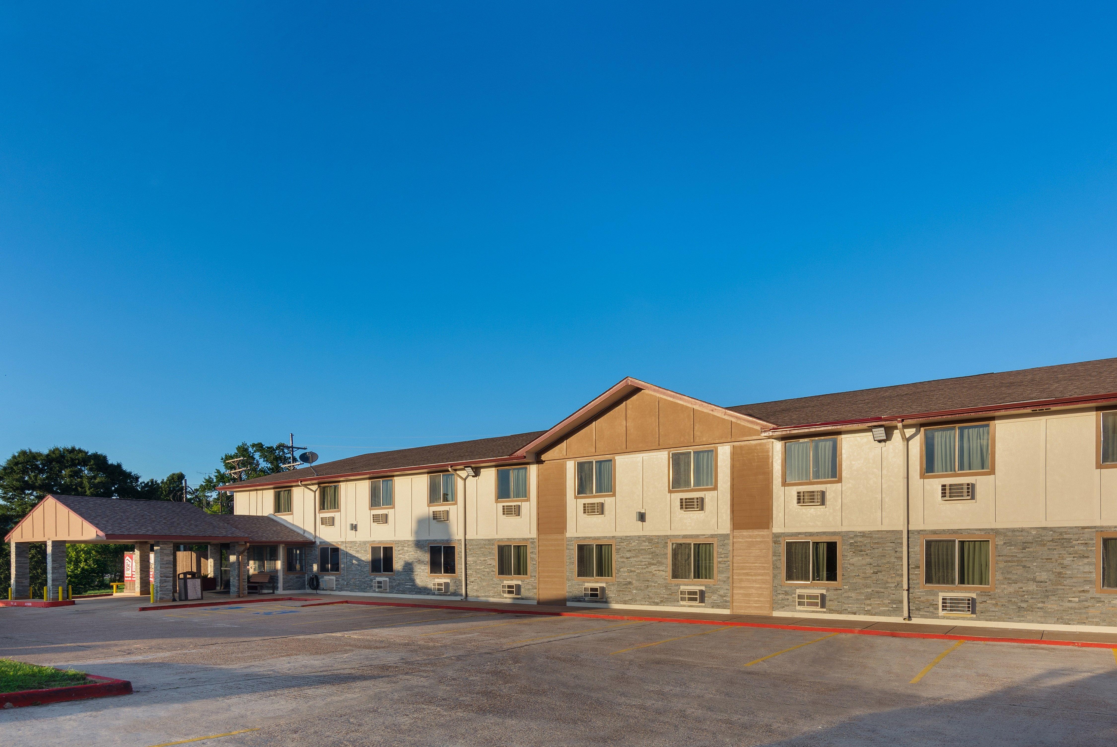 Red Roof Inn Plus+ Huntsville Exterior photo