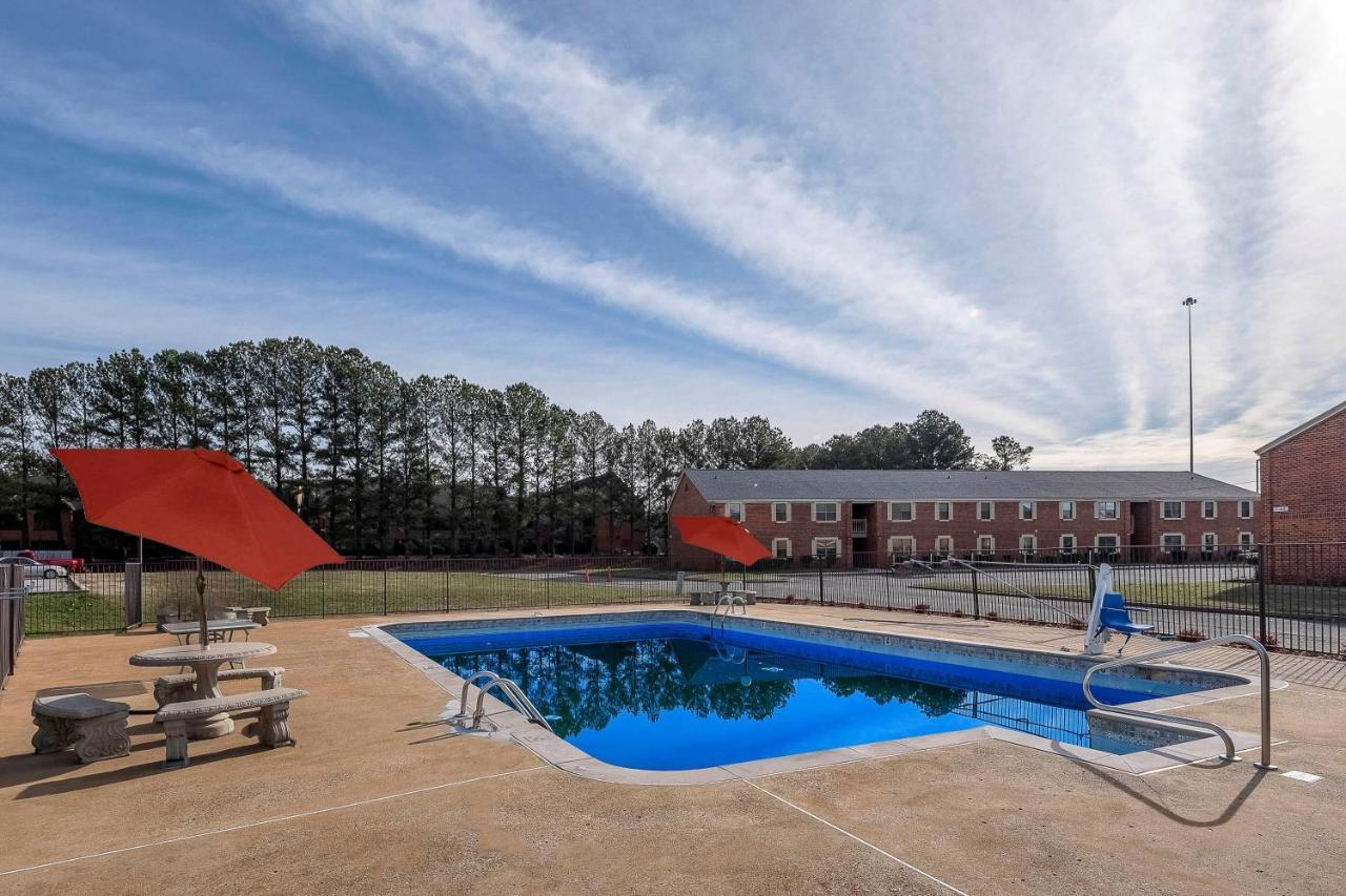 Red Roof Inn Plus+ Huntsville Exterior photo