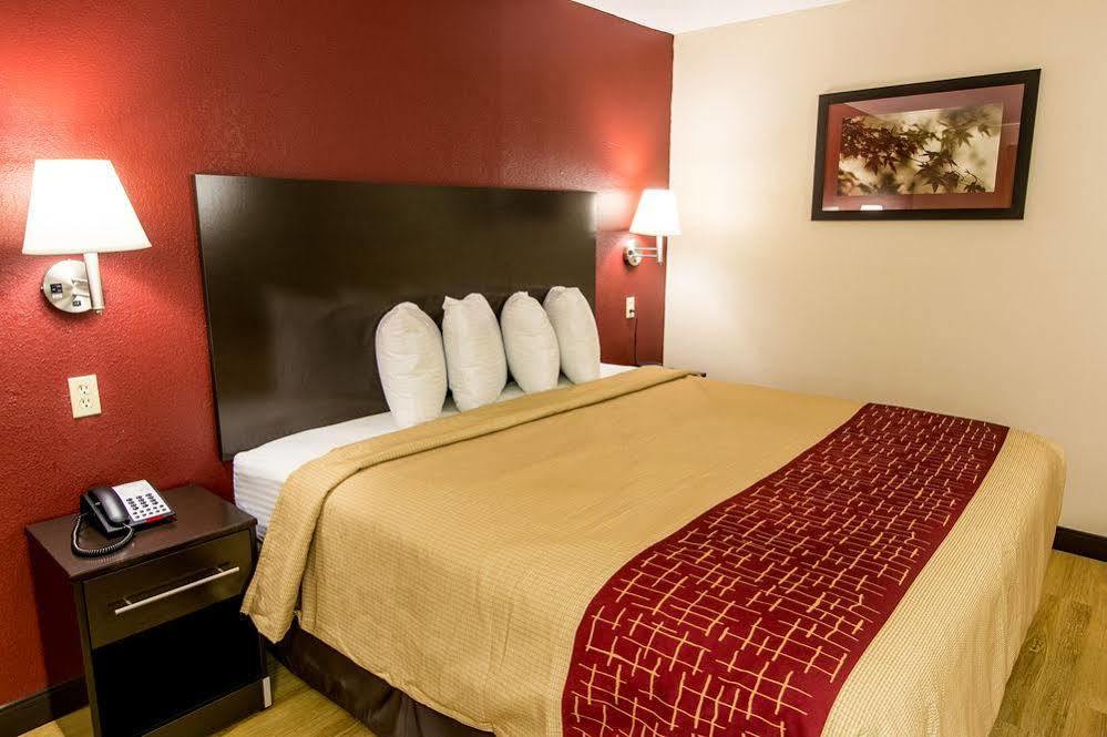 Red Roof Inn Plus+ Huntsville Exterior photo